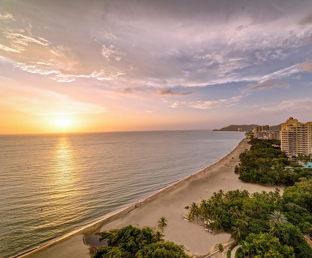 Hotel Irotama Lago Santa Marta  Esterno foto Sunset at the beach