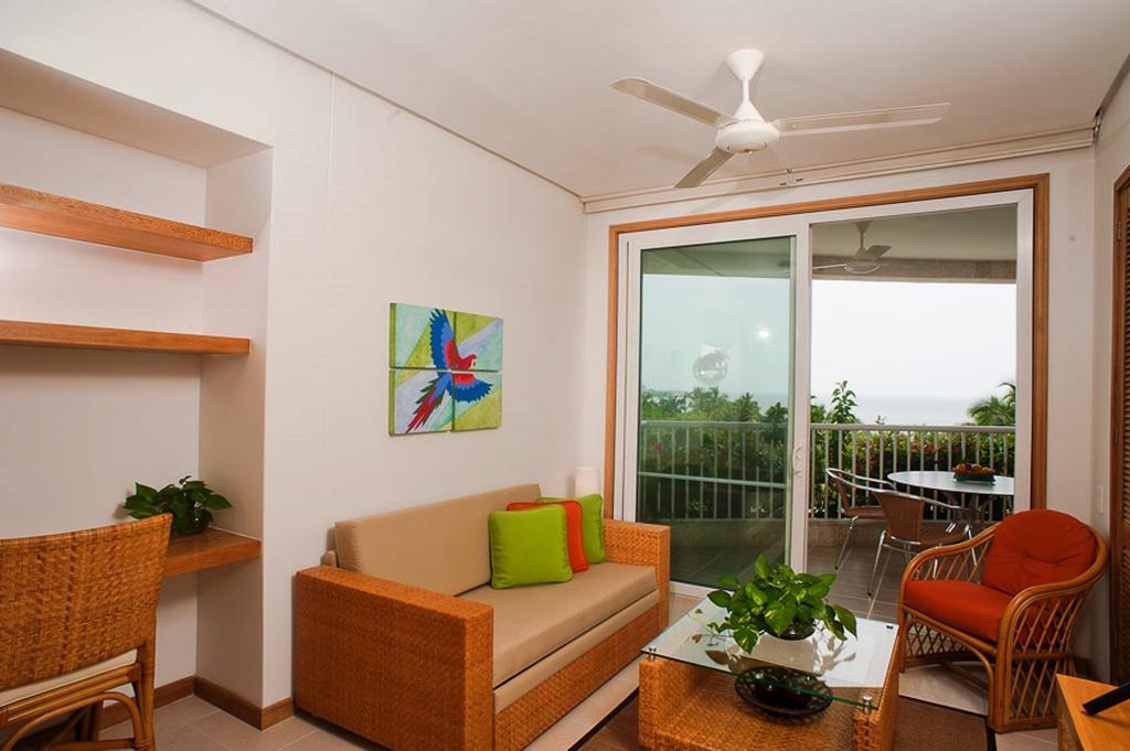Hotel Irotama Lago Santa Marta  Esterno foto Living room with sliding doors