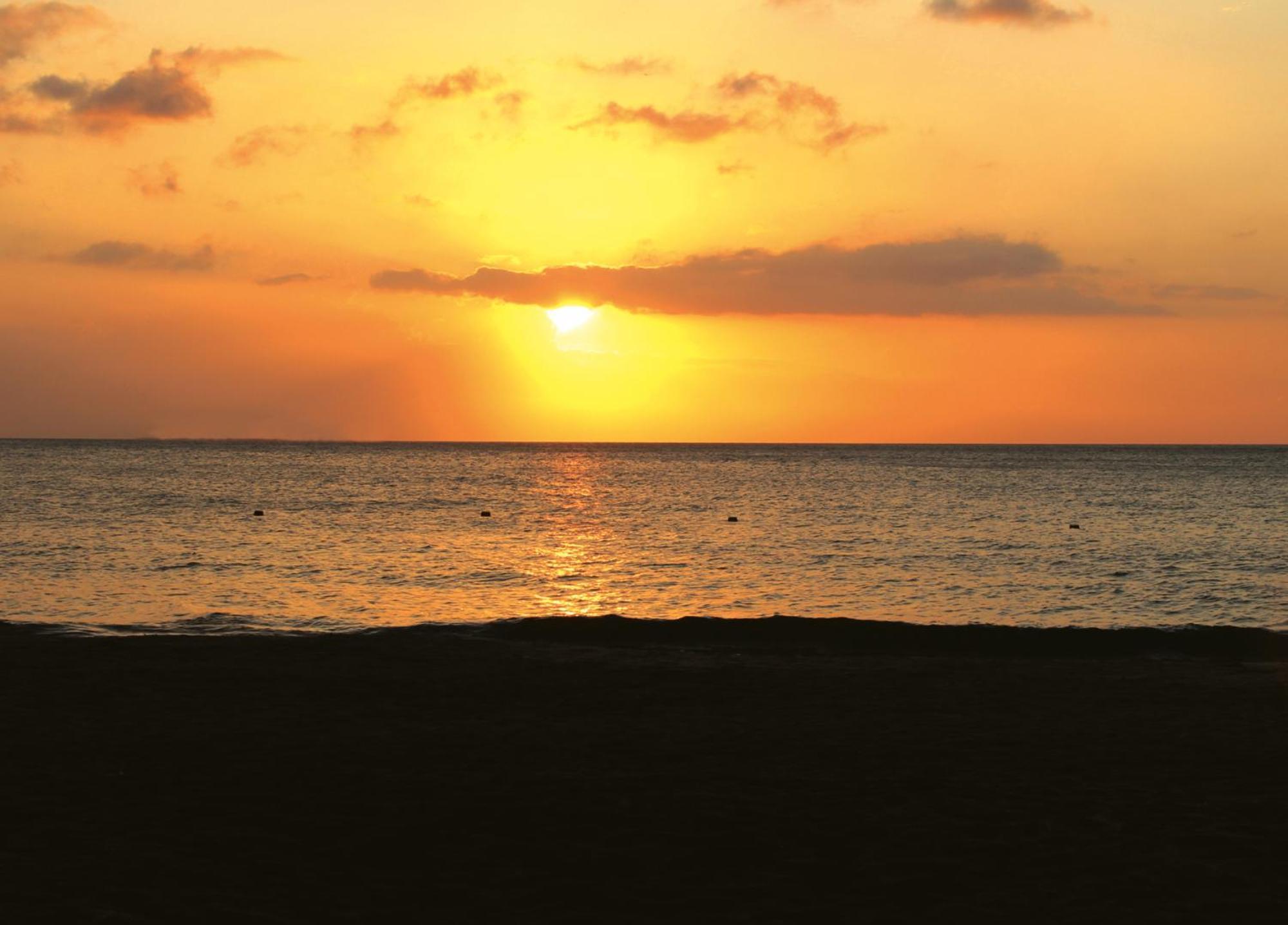 Hotel Irotama Lago Santa Marta  Esterno foto Sunset at the beach