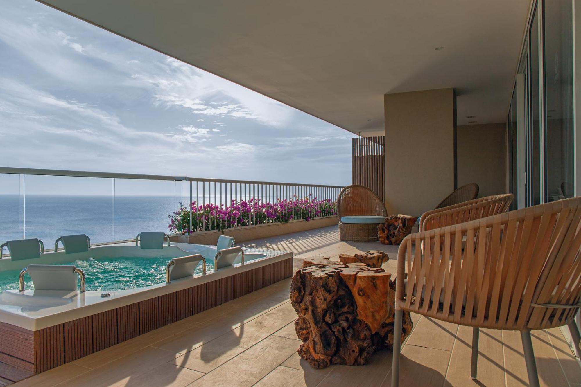 Hotel Irotama Lago Santa Marta  Esterno foto Balcony with a jacuzzi