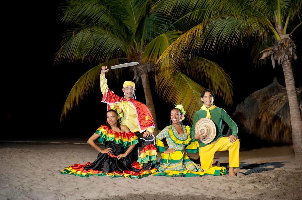 Hotel Irotama Lago Santa Marta  Esterno foto Dancers in traditional attire